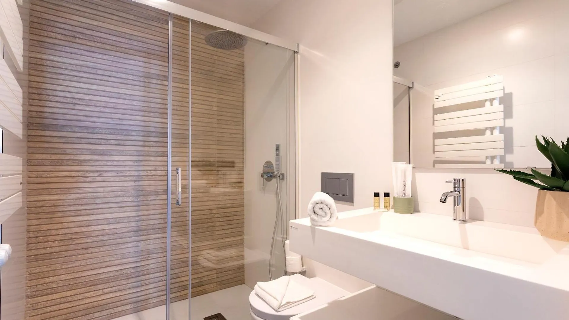 Malagueta Beach Front Luxury Apartment By Rent Me Málaga İspanya